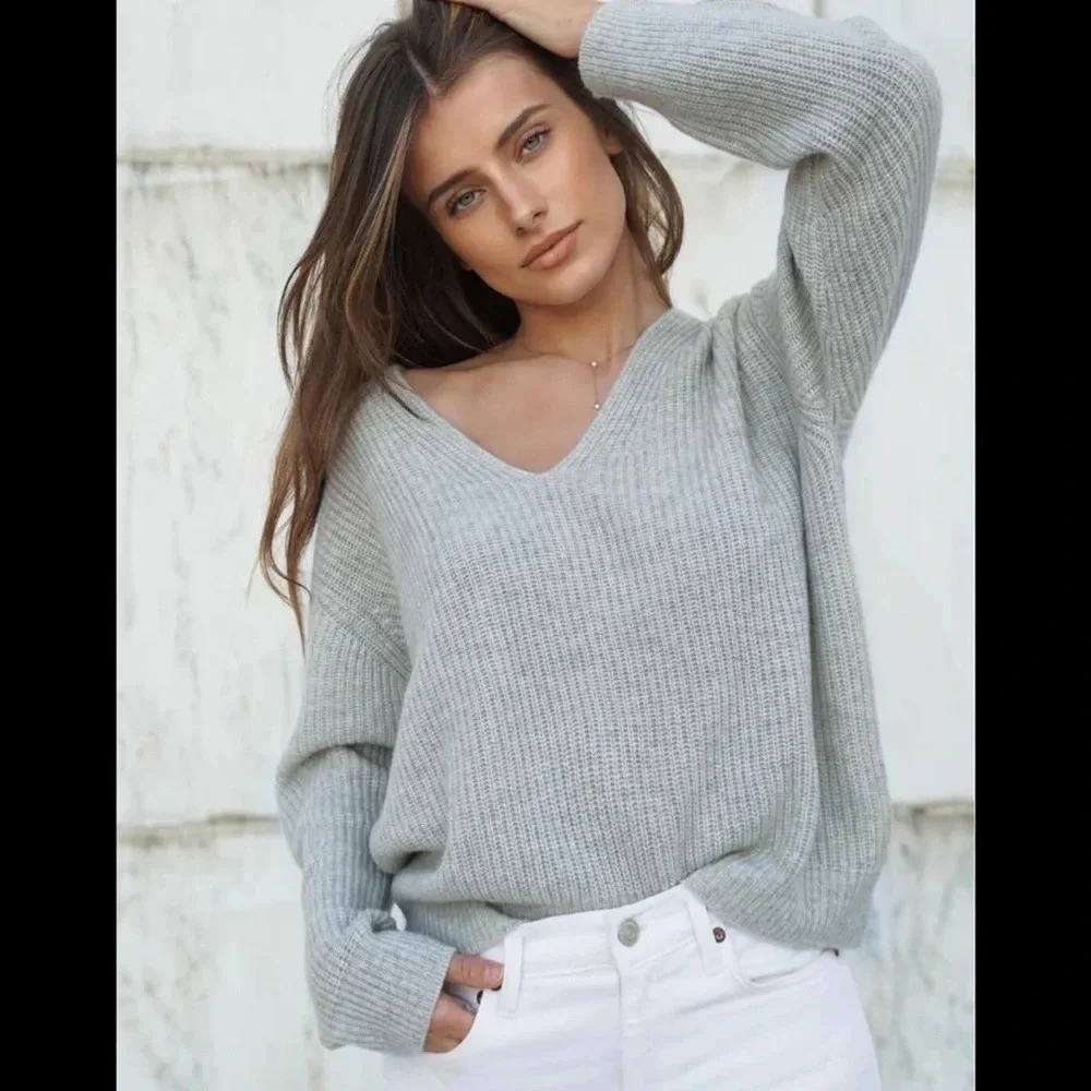 Treasure & Bond Women’s Gray V-Neck Oversized Sweater Size Small